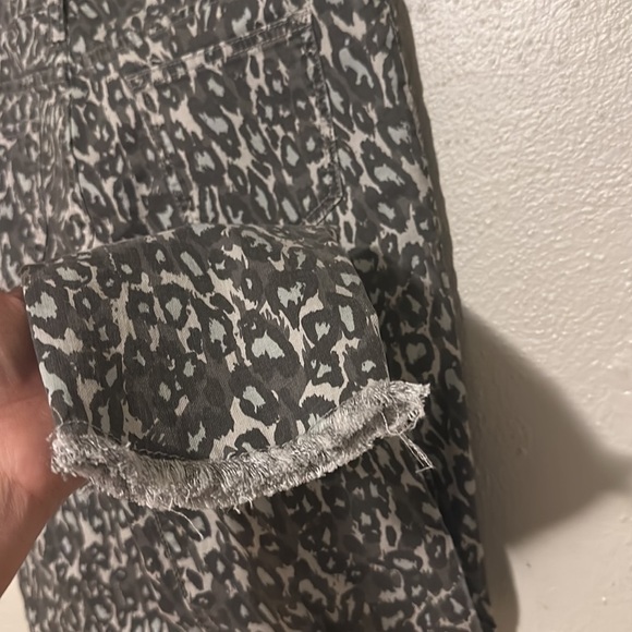 Stop Me If You Can Distressed Ankle - Picture 8 of 8